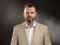 Jak odnaleźć się w świecie sztucznej inteligencji i budować sukces oparty na ponadczasowych kompetencjach?