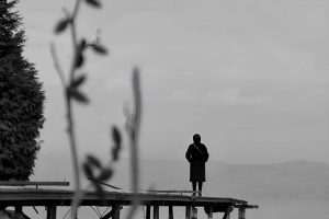 samotnosc-w-tlumie-dlaczego-studenci-czuja-sie-coraz-bardziej-samotni-i-jak-temu-zapobiec