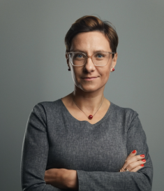 Cyfrowa dojrzałość zamiast technologicznej fascynacji. Dlaczego sama obsługa AI to za mało, by utrzymać się na rynku pracy?