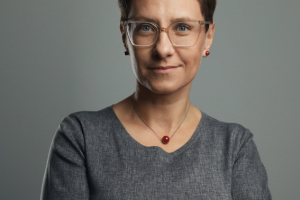 Cyfrowa dojrzałość zamiast technologicznej fascynacji. Dlaczego sama obsługa AI to za mało, by utrzymać się na rynku pracy?