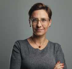 Cyfrowa dojrzałość zamiast technologicznej fascynacji. Dlaczego sama obsługa AI to za mało, by utrzymać się na rynku pracy?