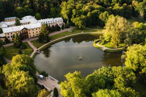 Odpoczynek bez wyjazdu za granicę - dlaczego polskie uzdrowiska wracają do łask?