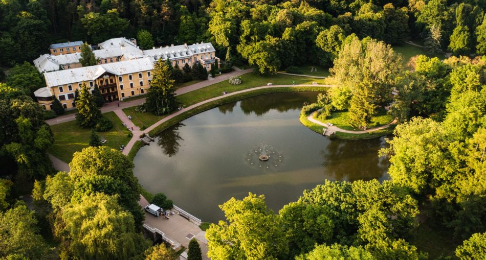 Odpoczynek bez wyjazdu za granicę - dlaczego polskie uzdrowiska wracają do łask?